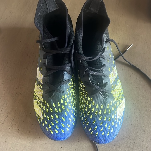 Predator Soccer Cleats - Picture 2 of 4